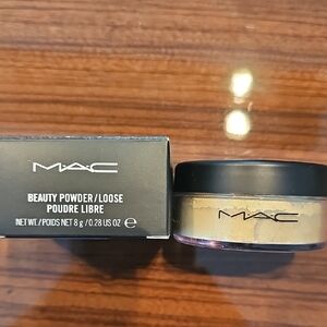 MAC Cosmetics Beauty Powder In "Daisydust"
